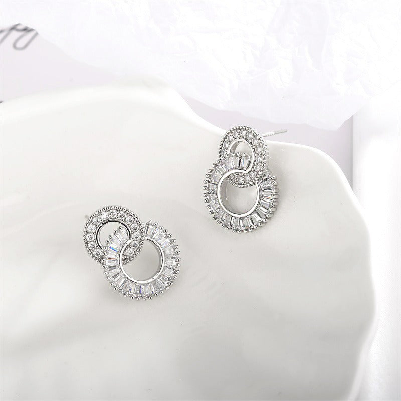 The Elise Earrings with Intertwined Circles