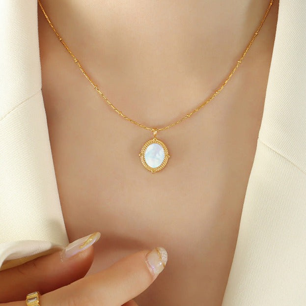 Jada Gold Shell Necklace