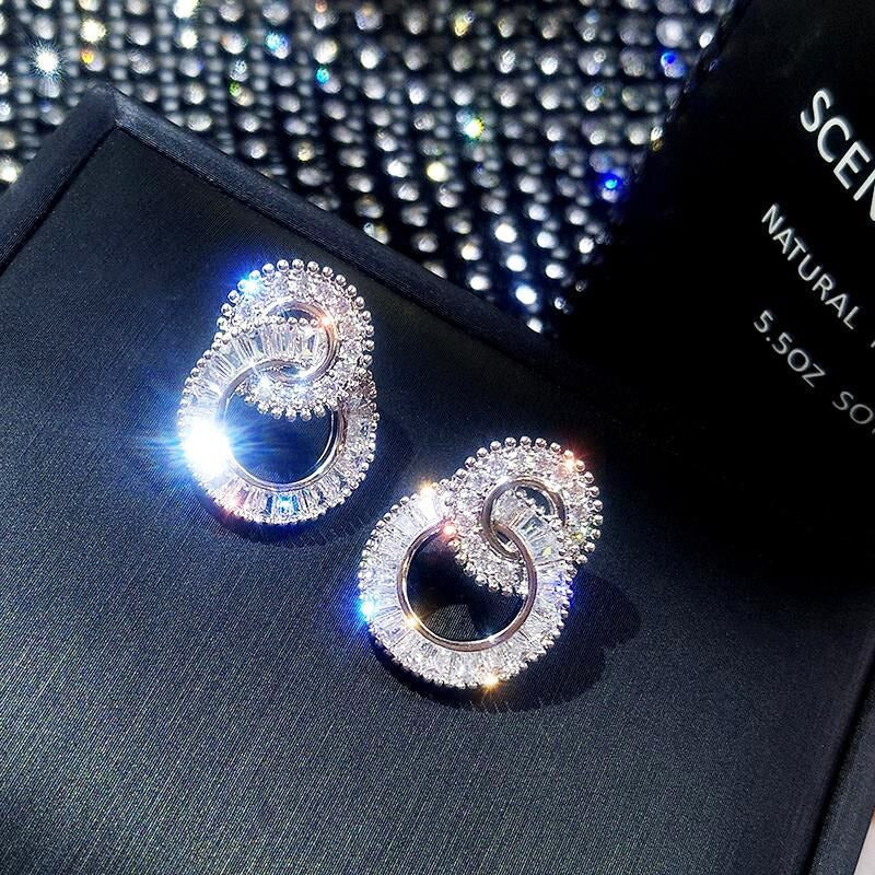 The Elise Earrings with Intertwined Circles