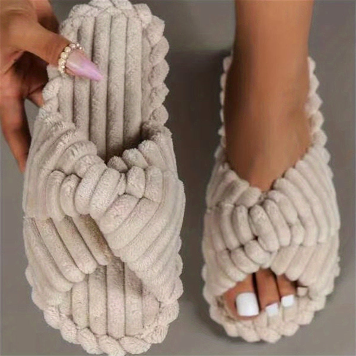 Pluche Crisscross Slippers